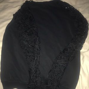 Long sleeve in black lace!
